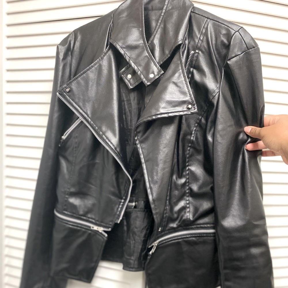 Size Medium Edgy leather jacket